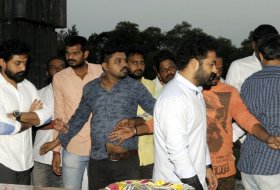 Jr-NTR-And-Kalyan-Ram-Pays-Tribute-To-NTR-At-NTR -Ghat-07